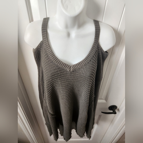 Free People Moonshine Cold Shoulder Sweater in Military Green Size:S | NWOT - Picture 4 of 9